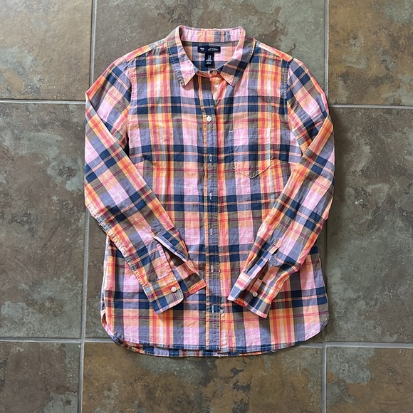 Gap women’s boyfriend fit multicolor plaid button down shirt, good condition - Picture 1 of 7